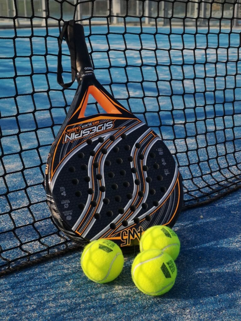 Palas y pelotas de padel